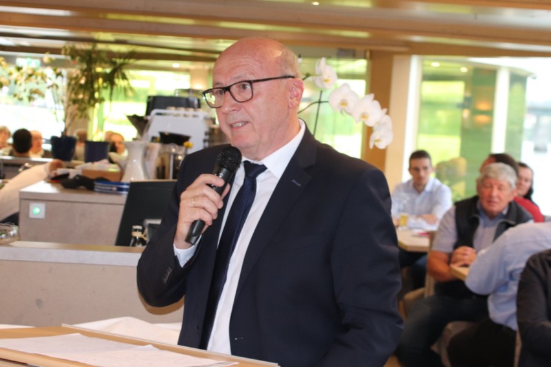 Die 144 Delegierten bei der Aufstellungsversammlung des CSU-Kreisverbandes haben Landrat Martin Neumeyer mit tollen 97 Prozent wieder als Landratskandidat der CSU im Landkreis Kelheim f�r die Kommunalwahl am 15. M�rz gew�hlt. 