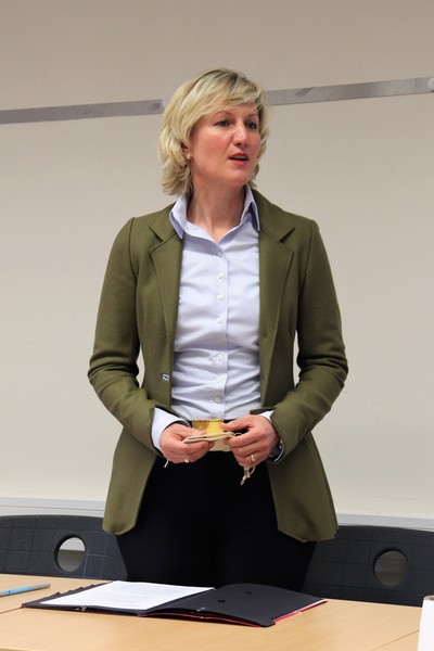 Landtagsabgeordnete Petra Högl lud zum gesundheitspolitischen Fachgespräch in die Pflegefachschule. Foto: Stefan Scheuerer