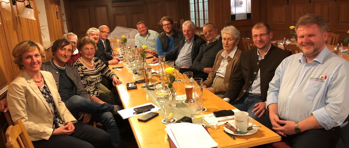Die Mitglieder der CSU-Kreistagsfraktion im Austausch mit Robert Faltermeier (2.v.l.), Vorsitzender des Kreisjugendrings Kelheim