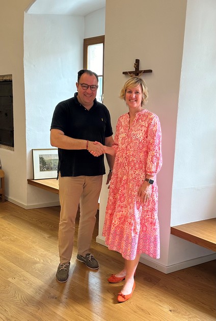 Positive Nachrichten mit der Frderzusage aus Mnchen berbrachte Kelheims Landtagsabgeordnete Petra Hgl bei ihrem Antrittsbesuch bei Abensbergs Brgermeister Bernhard Resch im Abensberger Rathaus. (Foto: Stefan Scheuerer)